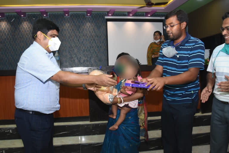 respect-for-corona-warrior-one-year-child-in-purulia