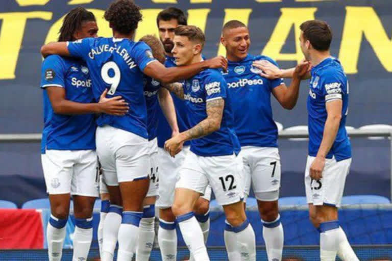 Premier League: Everton beat stumbling Leicester City 2-1