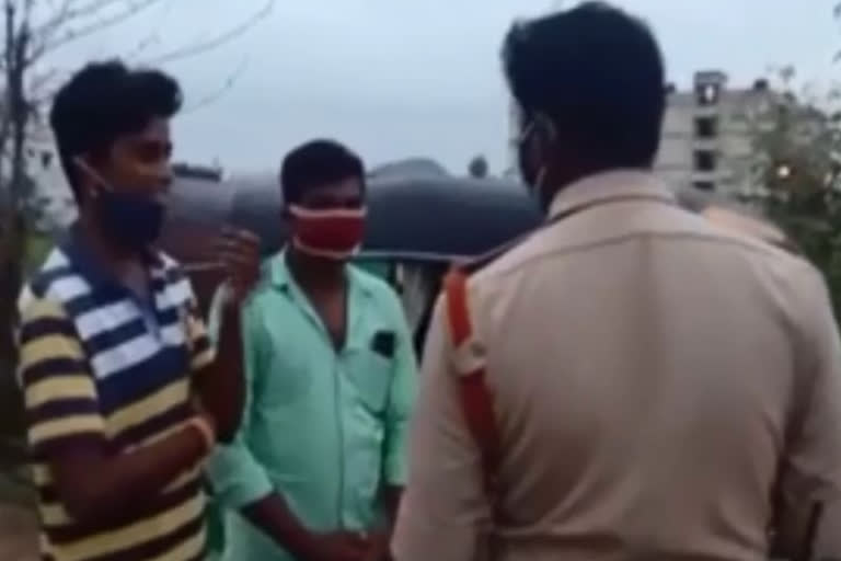 auto drivers harassing locals by had alcohol police arrested