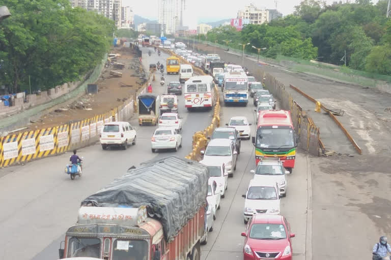 total lockdown in Thane, govt imposes total lockdown in Thane, Maharashtra govt imposes total lockdown in Thane, ಥಾಣೆಯಲ್ಲಿ ಲಾಕ್​ಡೌನ್​, ಥಾಣೆಯಲ್ಲಿ ಎರಡು ನಗರಗಳು ಲಾಕ್​ಡೌನ್​, ಥಾಣೆಯಲ್ಲಿ ಎರಡು ನಗರಗಳು ಲಾಕ್​ಡೌನ್​ ಸುದ್ದಿ,  ಥಾಣೆಯಲ್ಲಿ ಎರಡು ನಗರಗಳು ಲಾಕ್​ಡೌನ್​ ಆದೇಶಿಸಿದ ಮಹಾರಾಷ್ಟ್ರ ಸರ್ಕಾರ,