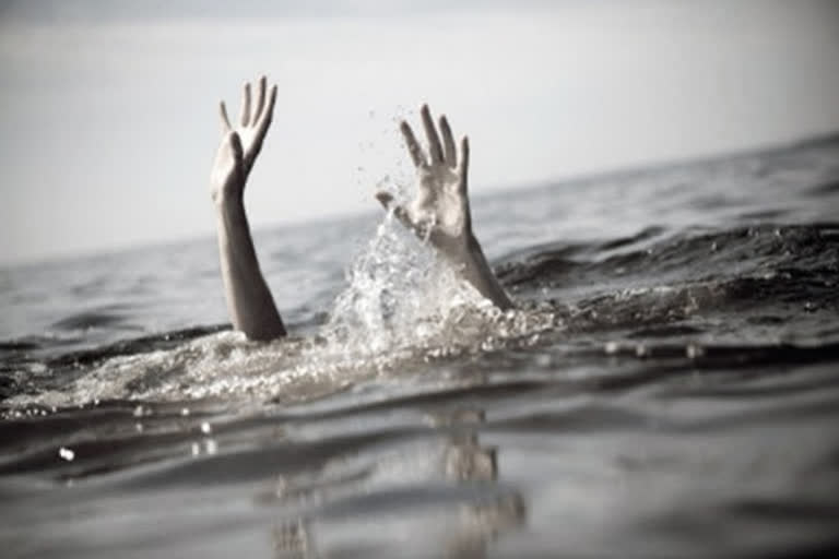 Two children drown, Two children drown in Chitradurga, Chitradurga Two children death, Chitradurga Two children death news, ಇಬ್ಬರು ಮಕ್ಕಳು ನೀರುಪಾಲು, ಚಿತ್ರದುರ್ಗದಲ್ಲಿ ಇಬ್ಬರು ಮಕ್ಕಳು ನೀರುಪಾಲು, ಚಿತ್ರದುರ್ಗದ ಇಬ್ಬರು ಮಕ್ಕಳು ಸಾವು, ಚಿತ್ರದುರ್ಗದ ಇಬ್ಬರು ಮಕ್ಕಳು ಸಾವು ಸುದ್ದಿ,