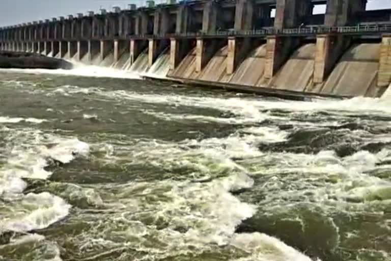 32-gates-of-hatnur-dam-opened-by-half-a-meter-in-jalgaon