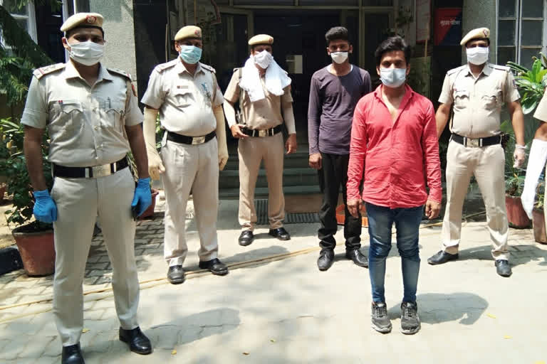 South police arrested cab robbe in delhi