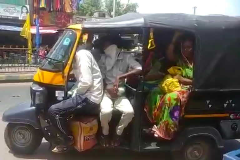 crowded-rickshaw-in-kapadvanj-in-covid-19-time