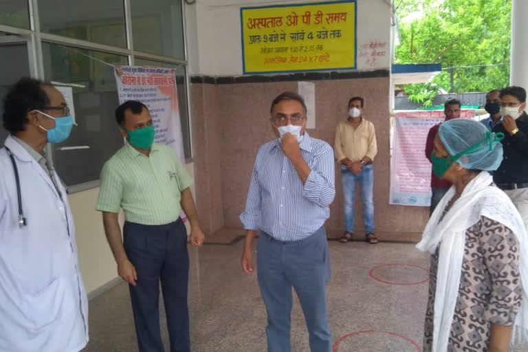 principal-secretary-of-health-department-inspected-raisen-district-hospital