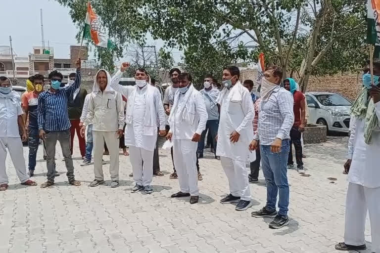 Congress worker protest against petrol diesel price hike in hisar