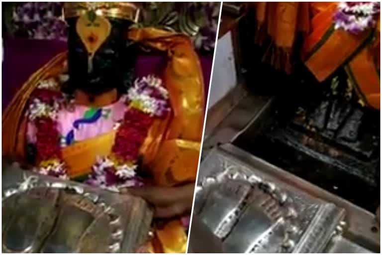 Saint Dnyaneshwar Maharaj and Tukaram Maharaj Paduka meet Vitthal Pandharpur solapur