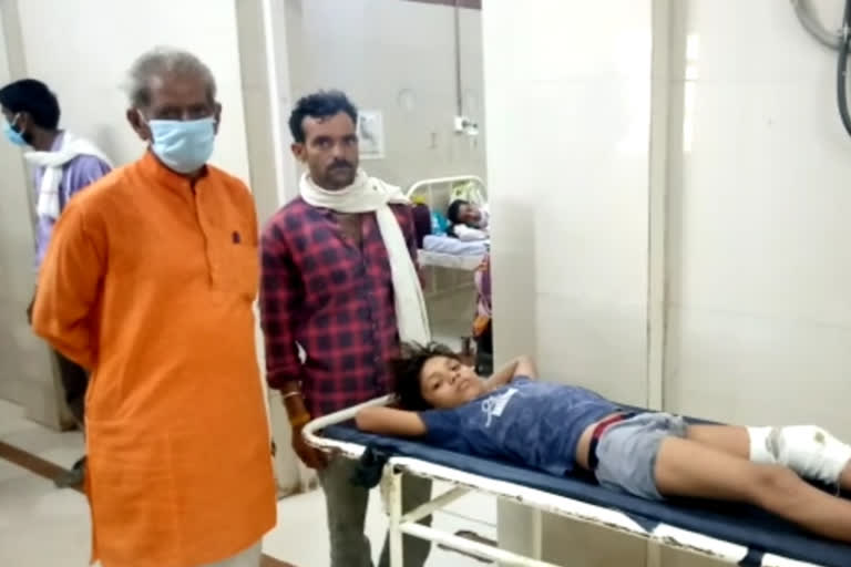 Child injured in collision with corona health survey in Guna