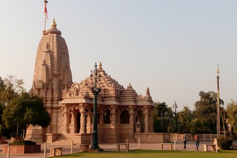 मंदिर के निर्माण पर आपत्ति जताई