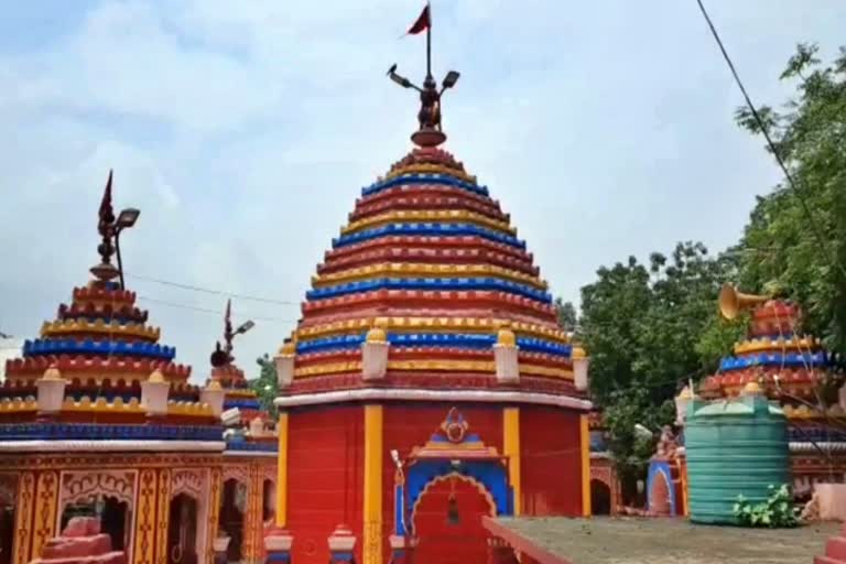 Priest celebrates black day at Rajarappa temple in Ramgarh