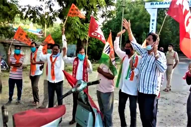 singreni-mine-workers-protest-second-day-in-peddapalli