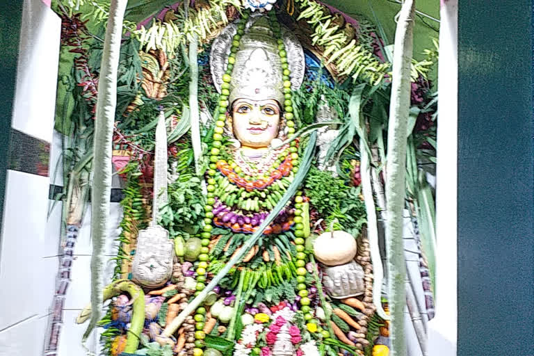 undarajavaram muthyalamma given blessings to people in sakhambari avathar