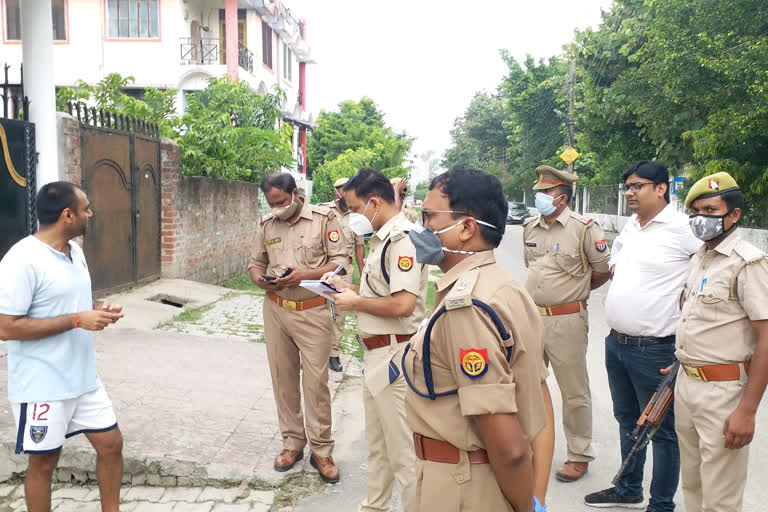 police raided house of historysheater vikas dubey brother