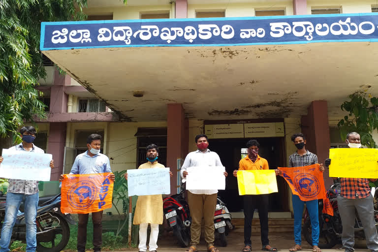 ABVP leaders protest against to Private schools