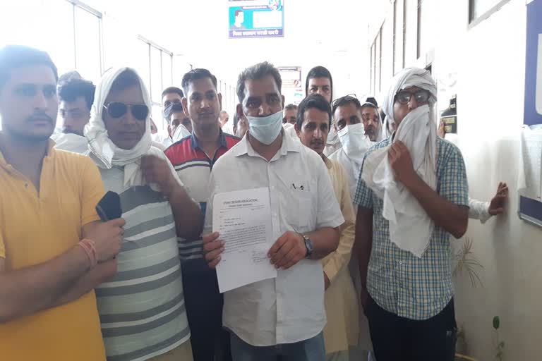 Crusher operator give Memorandum against RTA Secretary in charkhi dadri