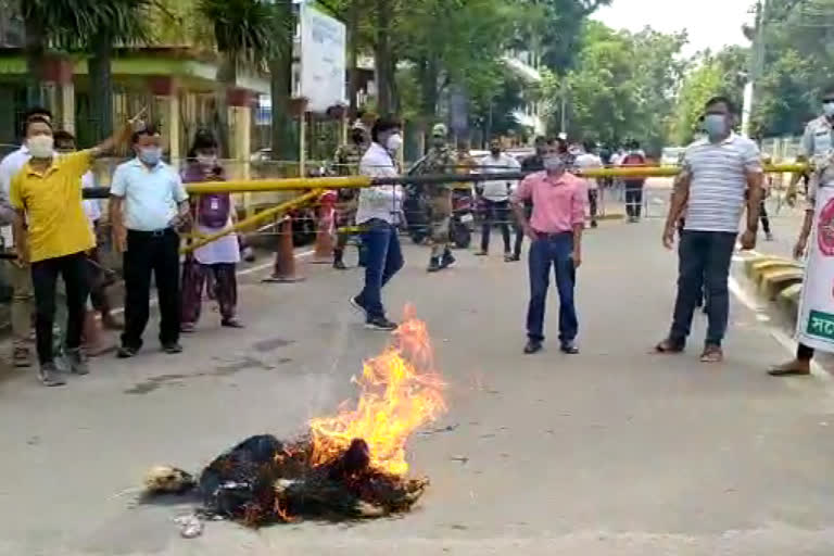 গোলাঘাটত মূল্যবৃদ্ধিৰ বিৰুদ্ধে প্ৰতিবাদ আছুৰ