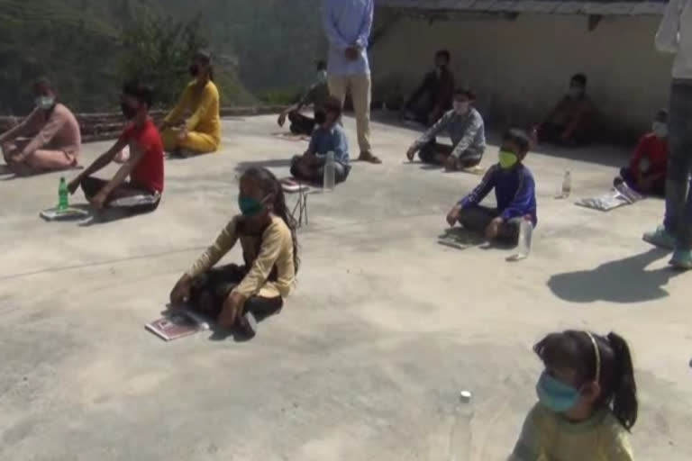 youth are teaching children  for free in salooni