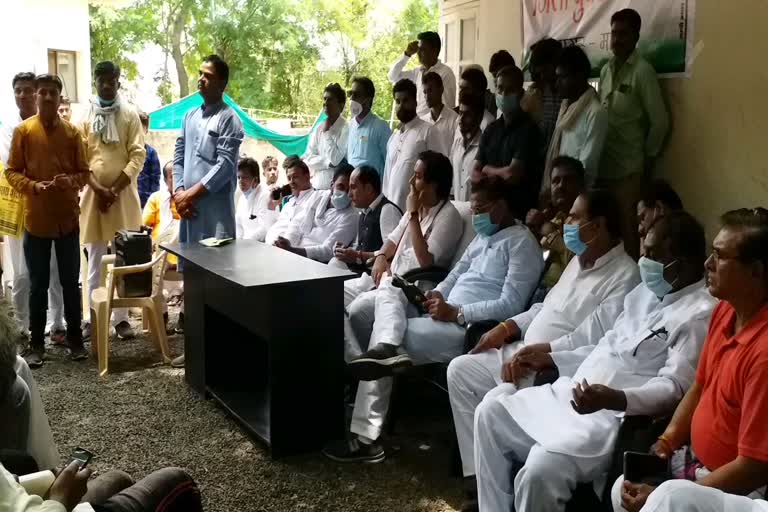 Jayawardhan Singh took a meeting of workers