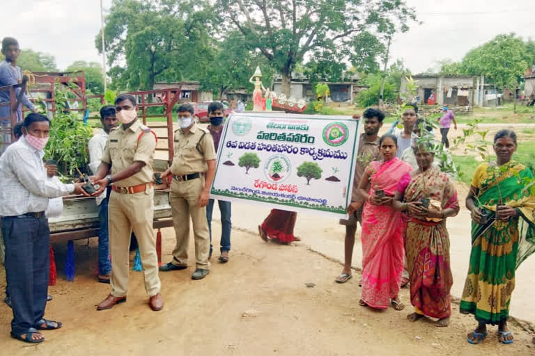 రేగొండ పోలీసుల ఆధ్వర్యంలో హరితహారం