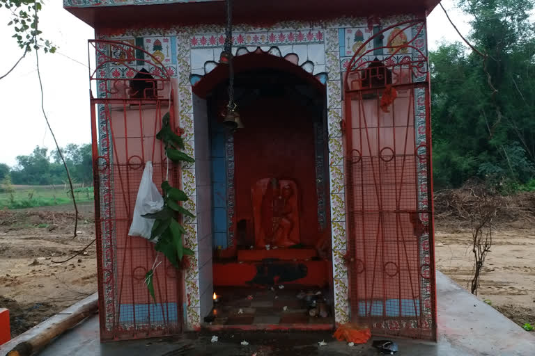 Administration and Bajrang Dal face to face to break temple