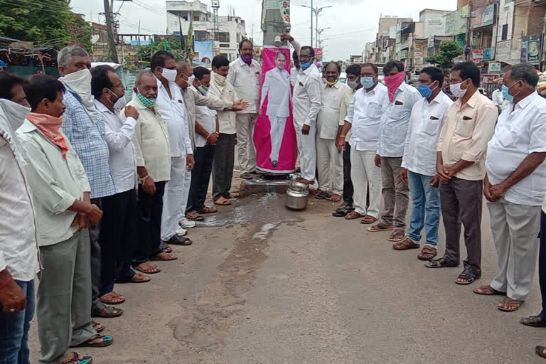 parakala farmers Palabhishekam to Telangana Cm KCR