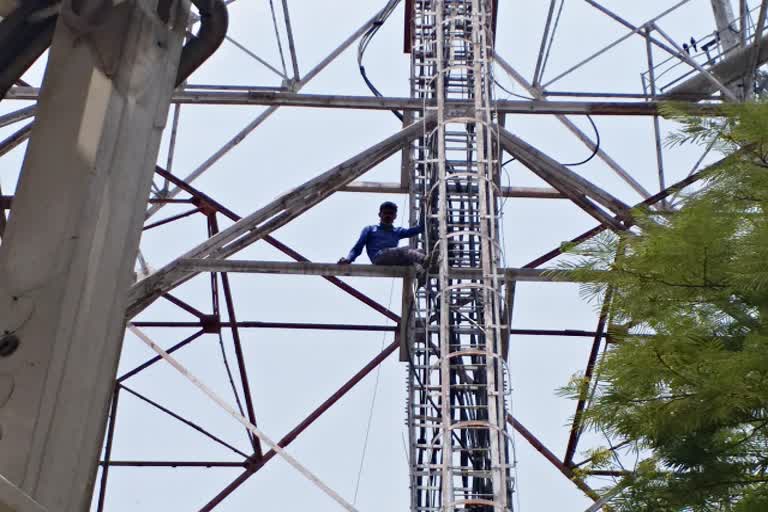 rajasthan latest news, man climbed the tower in jaipur,  जयपुर की खबर