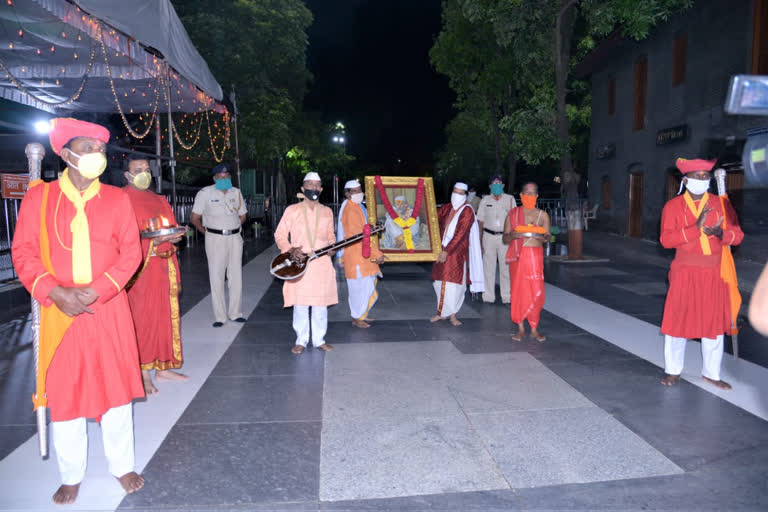 The three-day Gurupournima festival starts from today in Shirdi ...