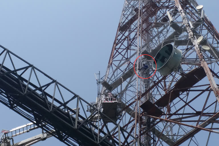 Jaipur: Man climbs BSNL tower