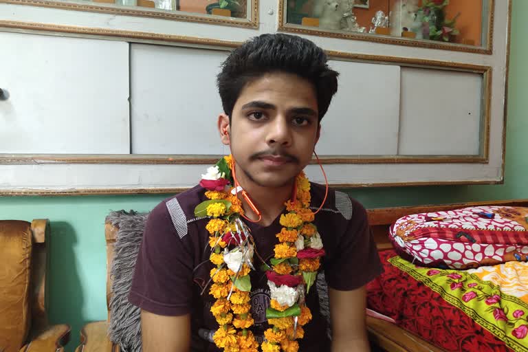 Topper Abhinay Sharma