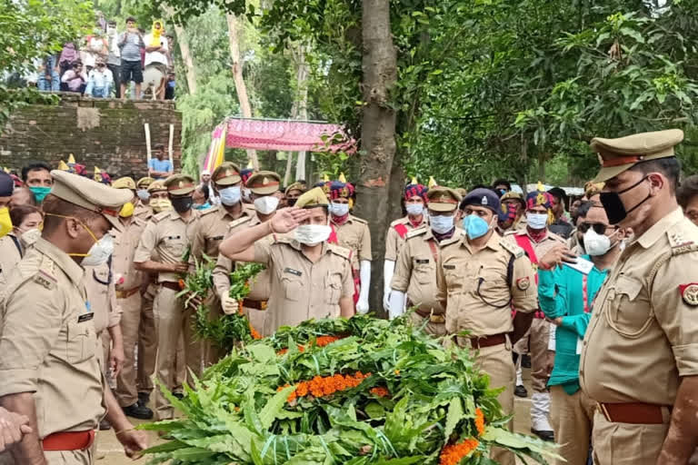 anup-kumar-cremated-in-his-native-village-in-pratapgarh