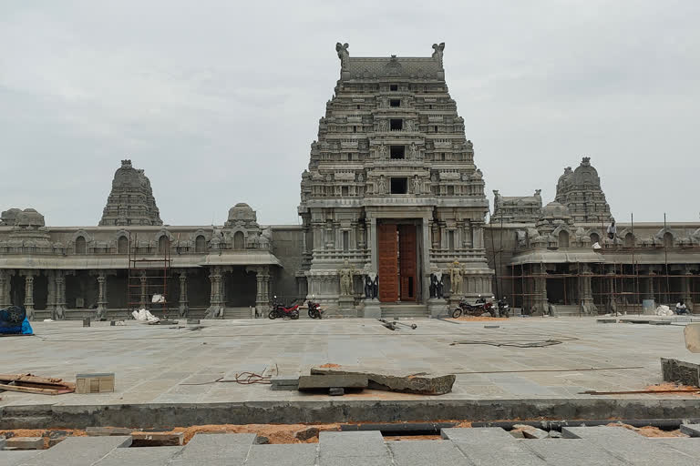 lord sri krishna avatarams in yadadri temple