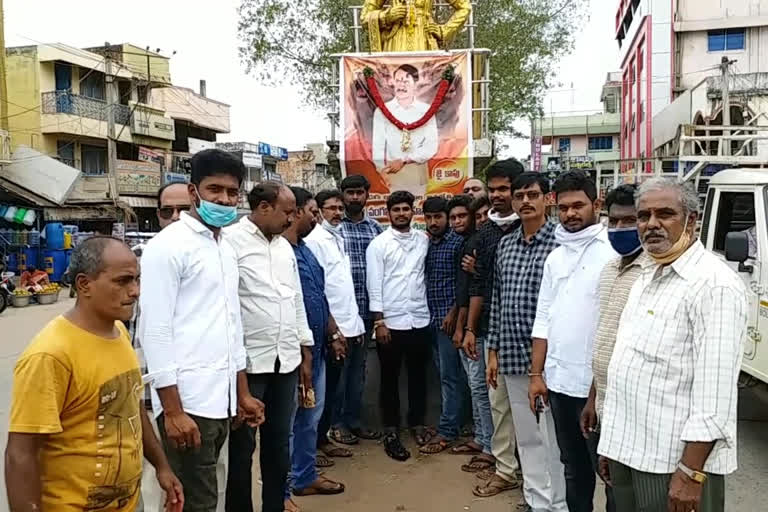 Kapu's leaders tribute toVangaviti Ranga at Railwaykodur