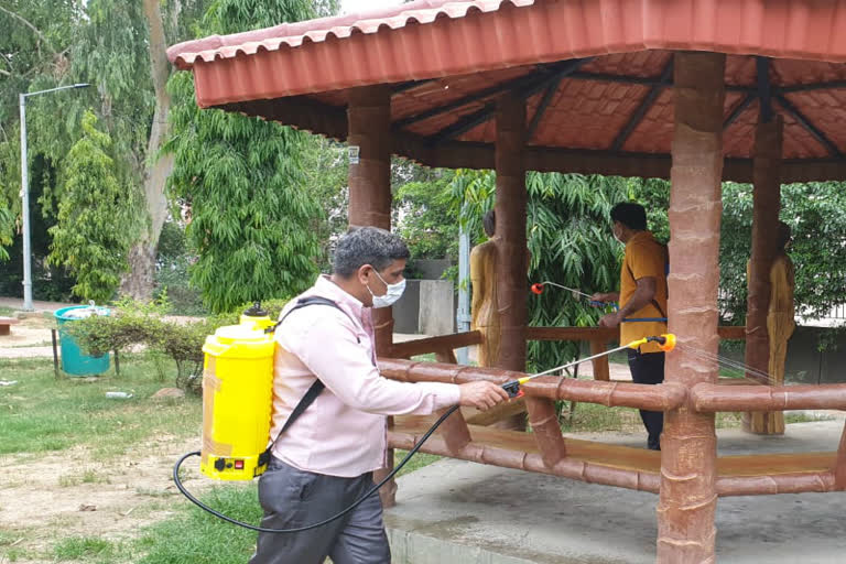 congress workers sanitize parks in rk puram delhi