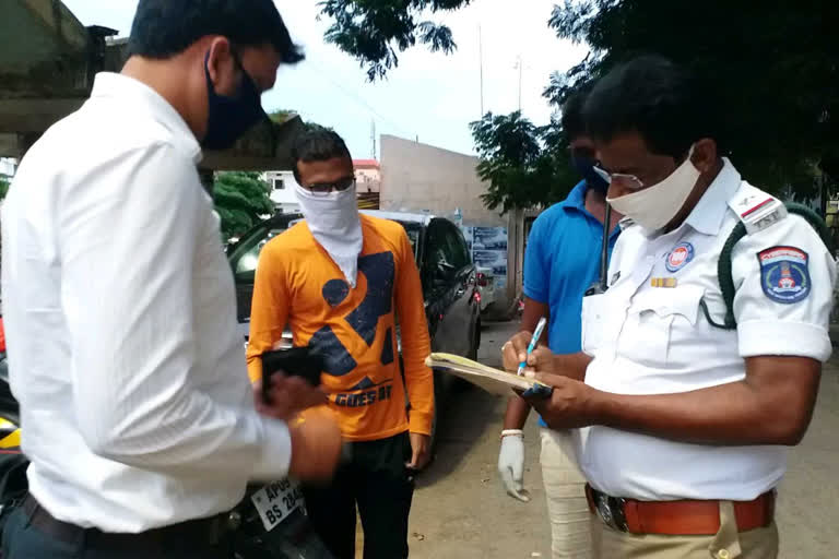 traffic police busy in challan