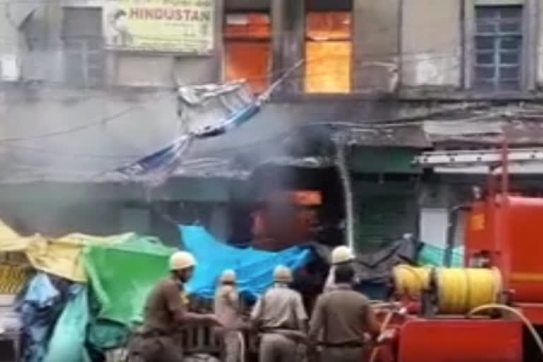 canning Street  Kolkata fire  commercial building  fire tenders  കാനിംഗ് തെരുവ്  കൊൽക്കത്ത  കൊൽക്കത്ത തീപിടിത്തം