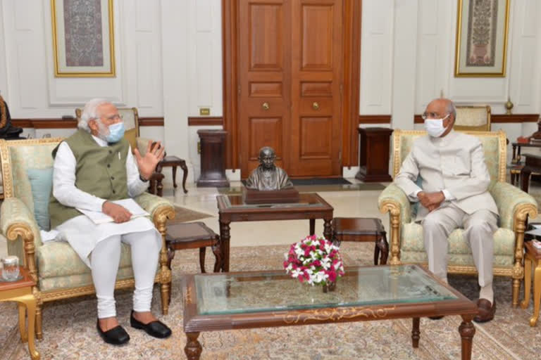 Prime Minister Narendra Modi met President Ram Nath Kovind at Rashtrapati Bhawan, earlier today.