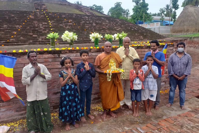 special worship of the Buddhist Guru