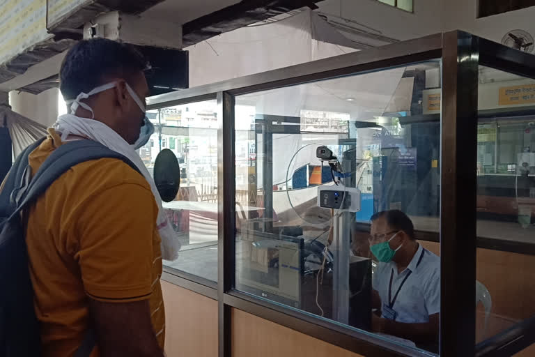 Auto thermal scanning machine at railway station of Raipur