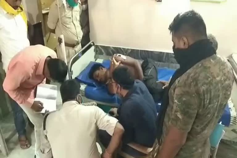 Cash looted after attacking young man in bokaro, looted in bokaro, Attack on young man in bokaro, crime news of bokaro, बोकारो में हमला कर युवक से लूटा गया कैश, बोकारो में युवक पर हमला, बोकारो में लूट, बोकारो में अपराध की खबरें