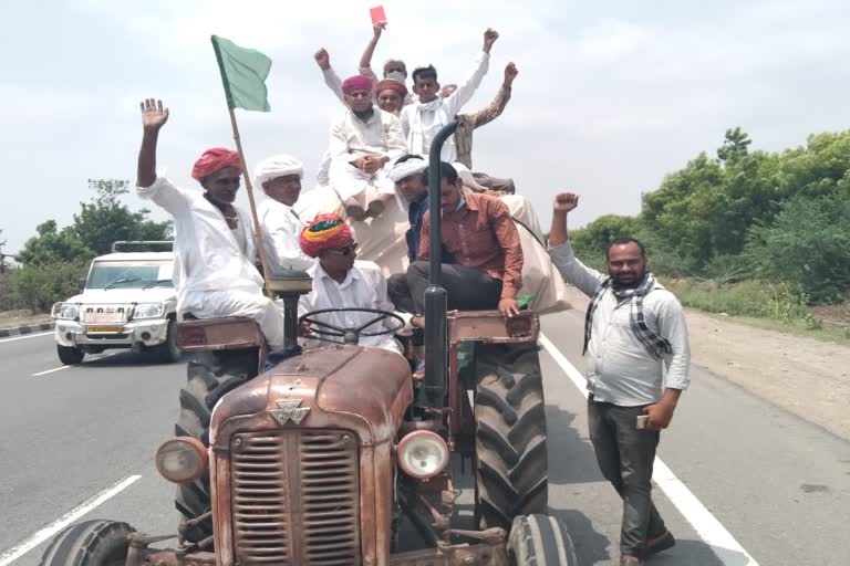 Police stopped farmers in mahla, Kisan Mahapanchayat, Farmers march to Delhi