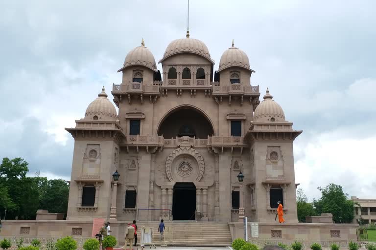 Corona : Celebrated Guru Purnima at Belur Math