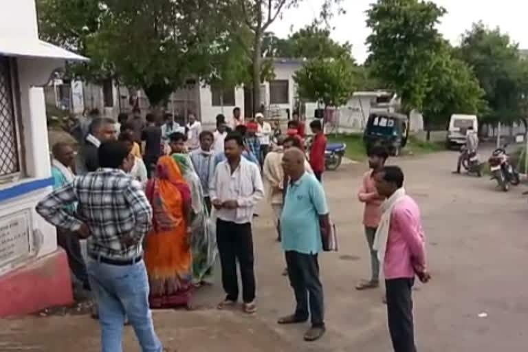 crowd at hospital