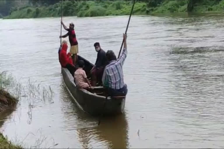 കൈപ്പിനിക്കടവ് പാലം തകർന്നു  ചാലിയാർ വാർത്ത  2018 പ്രളയം വാർത്ത  മലപ്പുറം വാർത്തകൾ  kaippinikadavu bridge collapse news  chaliyar river cross news  2018 flood news