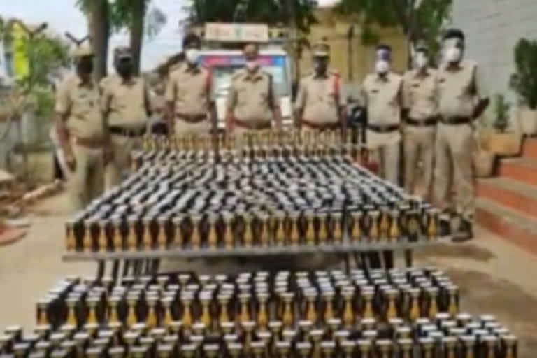 kanataka liquor seized in anantapur dst two arrested