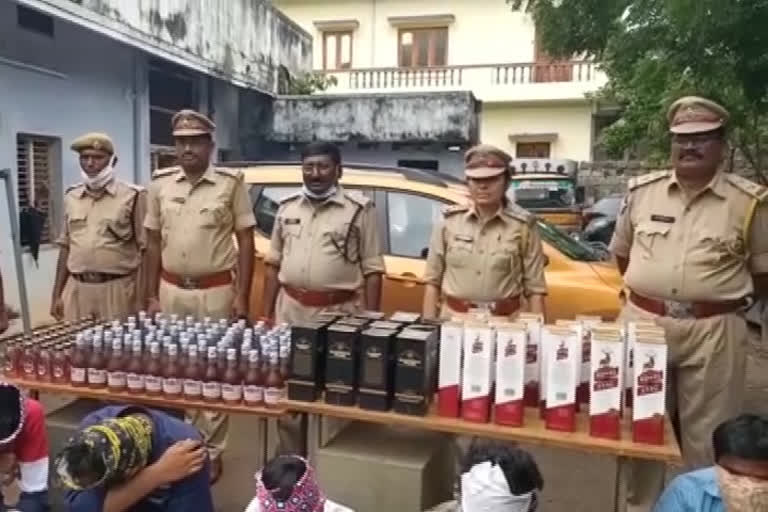 Mangalgiri SEB officials arrested three persons for illegally liquor export in managalagiri