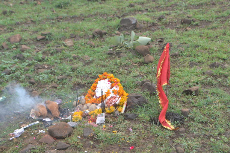 Devotees reaching Bhairav ​​Dungri after ban