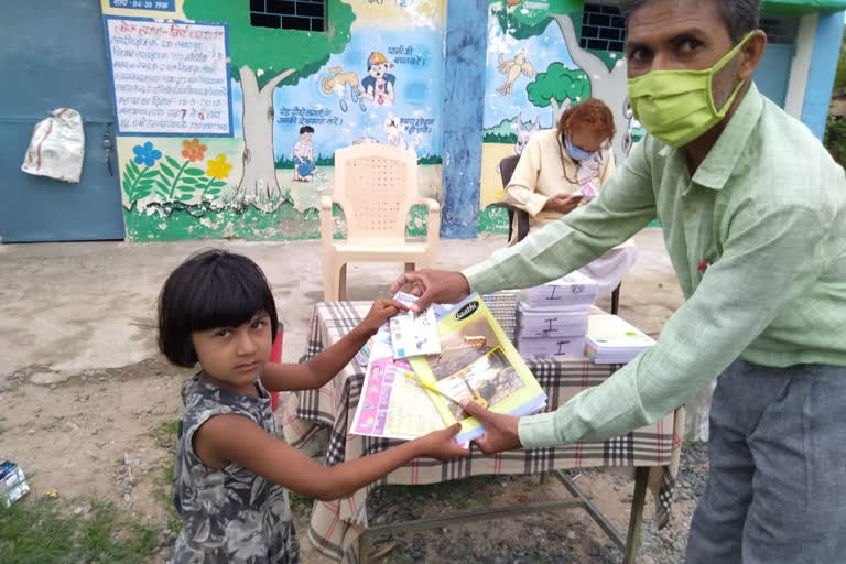 teacher distributed copy and pen to students at his expense in  minawa maal village of  khandwa