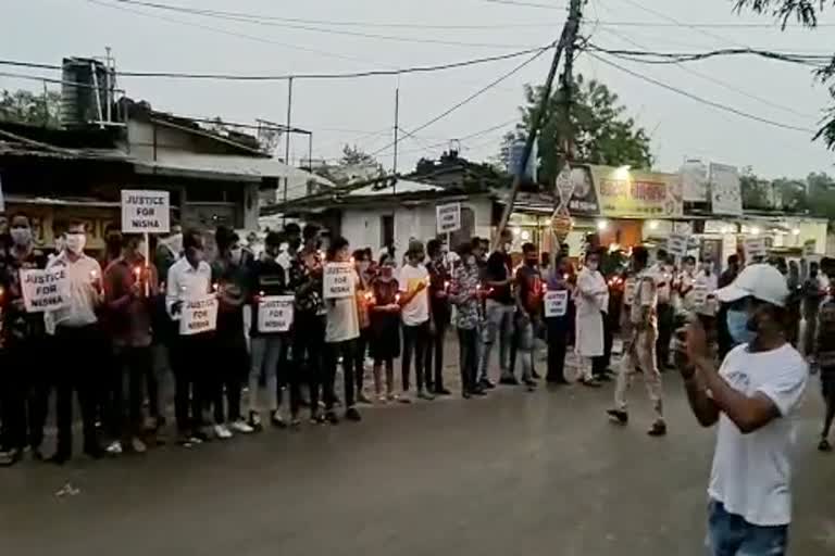 people-protested-in-case-of-death-of-girl-in-apollo-hospital-in-bilaspur