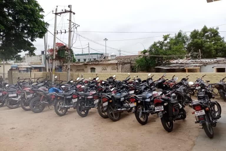 Raichur police  fined bike riders