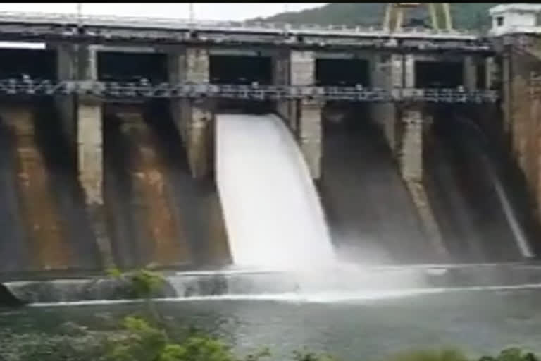 water released from bhupahtipalem reservoir in east godavari district